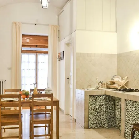 Casa Con L'alcova Tatil Evi